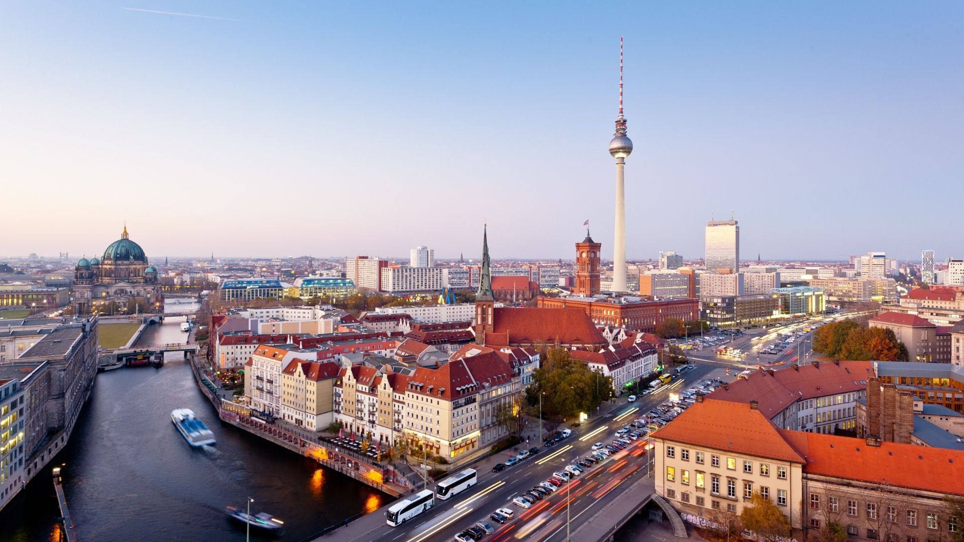 sicht auf den Fernsehturm in Berlin