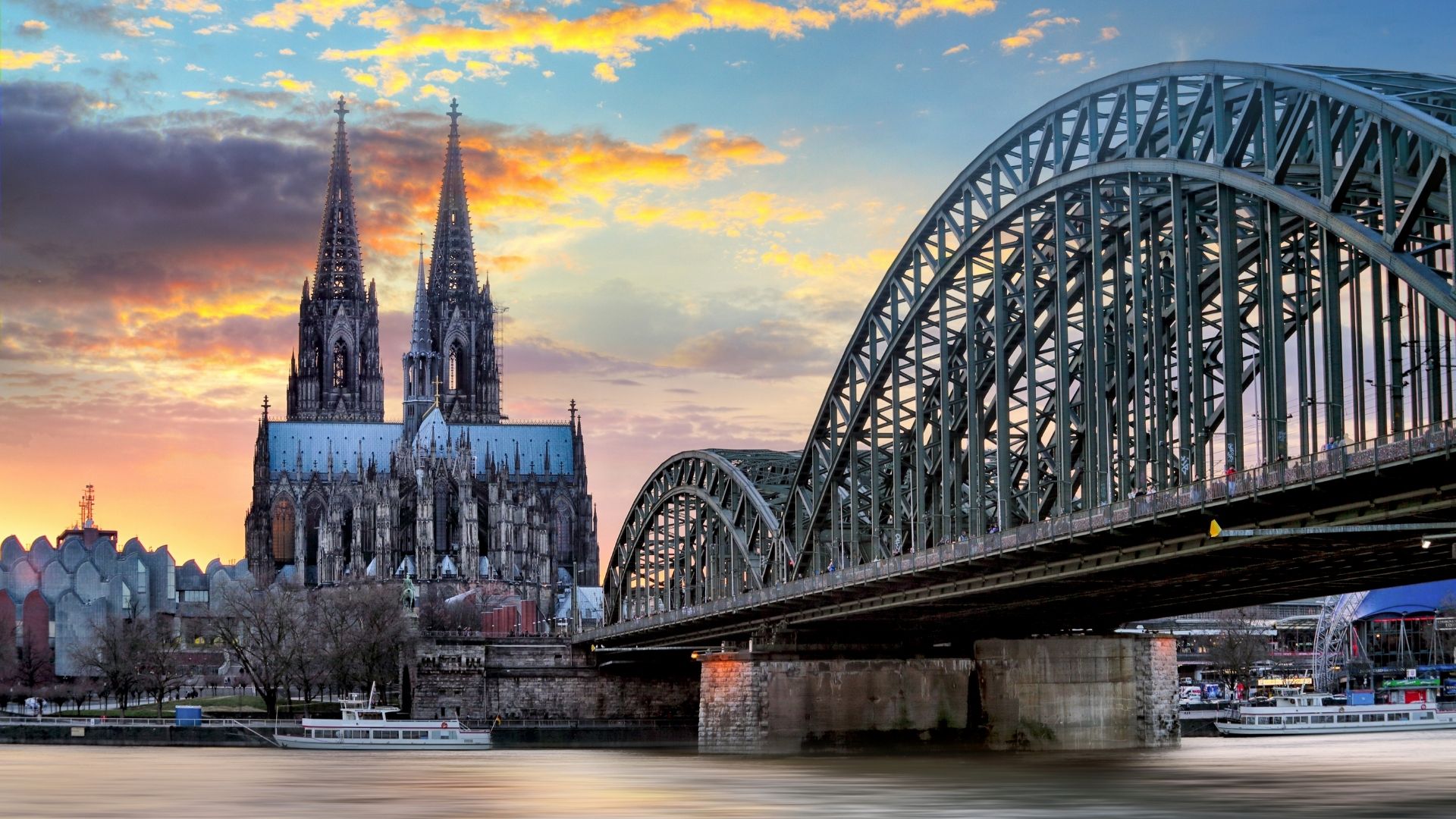 Kölner Dom im Sonnenuntergang